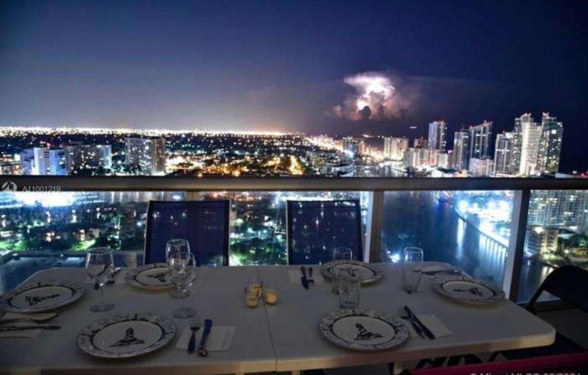 הלנדל ביץ' Stunning Penthouse Suite Waterfront 2Bd 2Ba מראה חיצוני תמונה