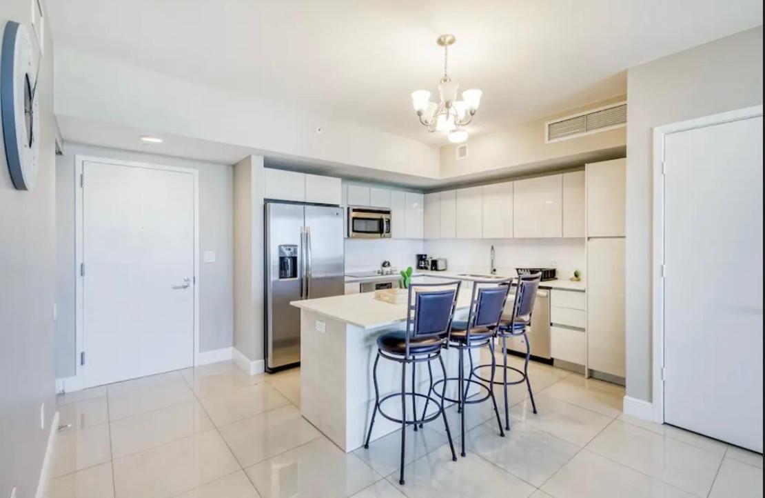 הלנדל ביץ' Stunning Penthouse Suite Waterfront 2Bd 2Ba מראה חיצוני תמונה